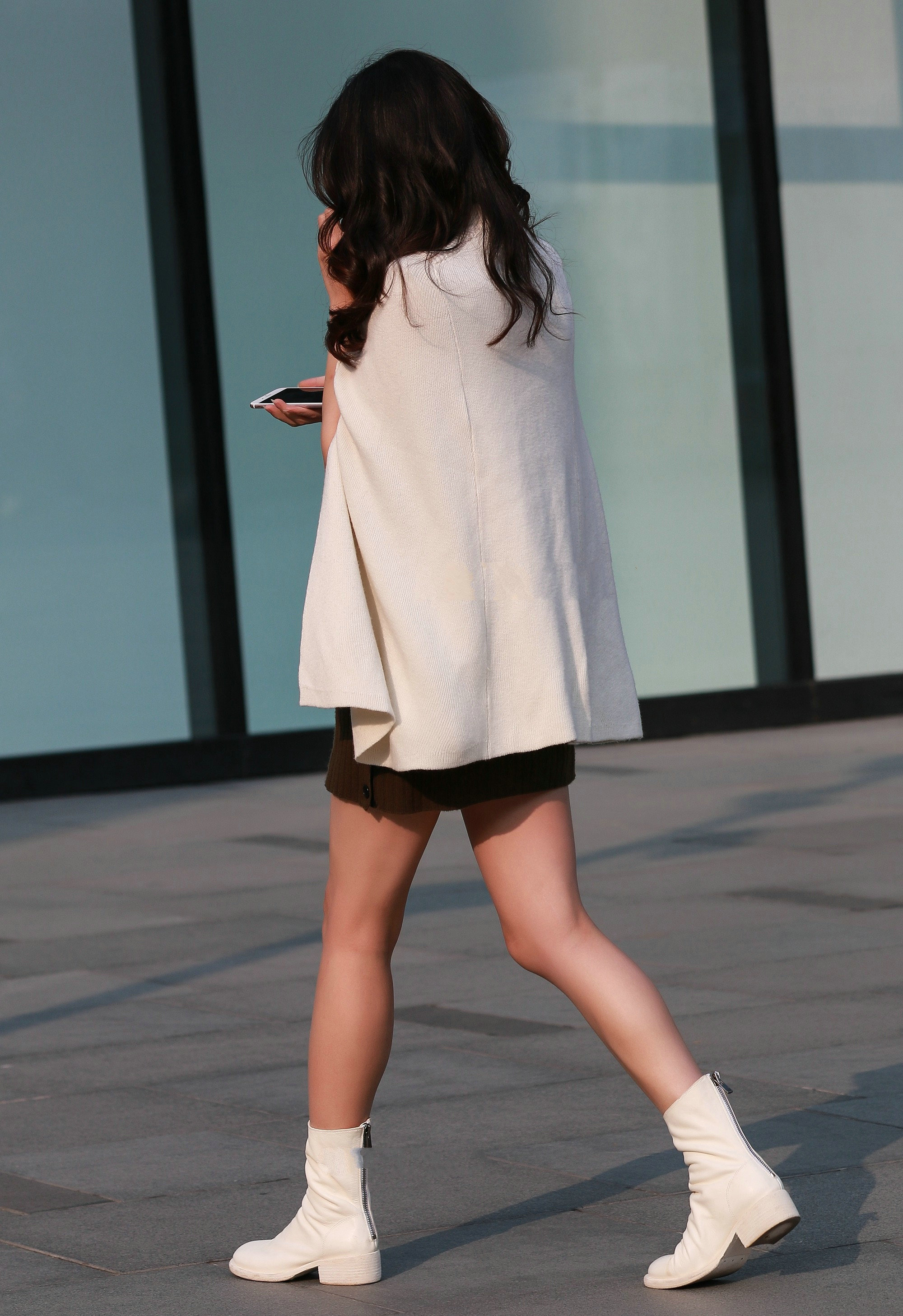 淑女范 连衣裙搭配白色披肩,优雅又有淑女范