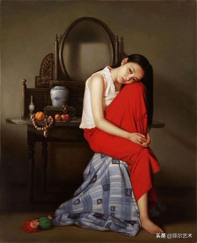 年轻画家人体油画中的美艳少妇,身披薄纱,难掩玲珑曲线