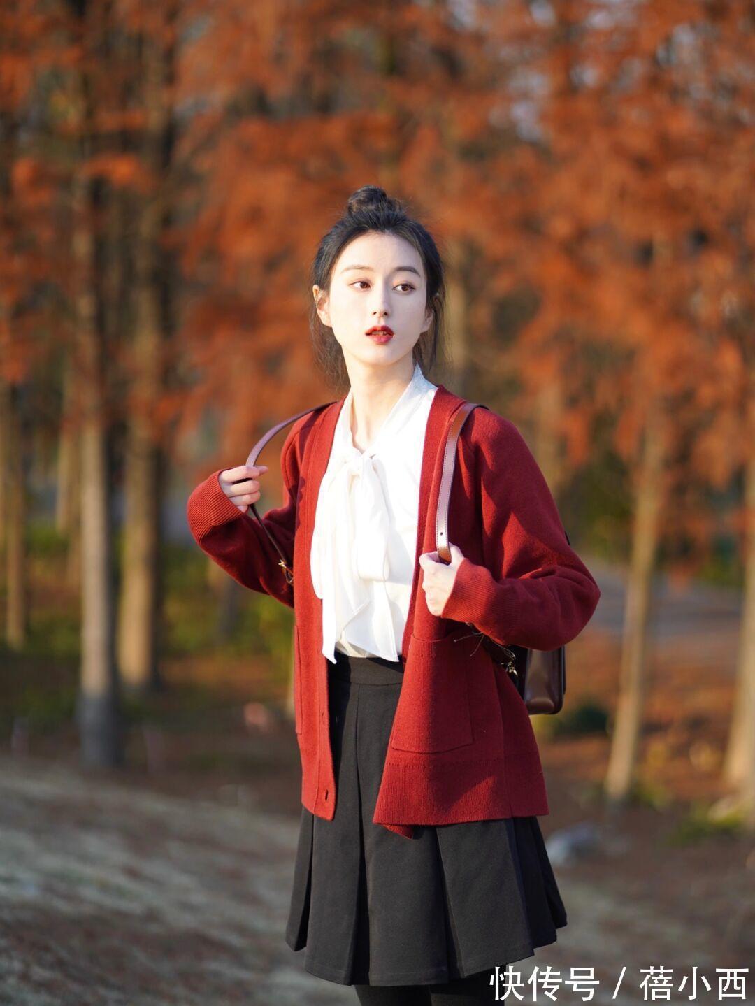 红色|能把“毛衣开衫”驾驭好,你离“时髦精”就不远了,穿出优雅时尚