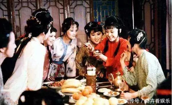 袭人|她是宝玉四大丫环之一，却莫名其妙失踪了，其实曹雪芹早有交代