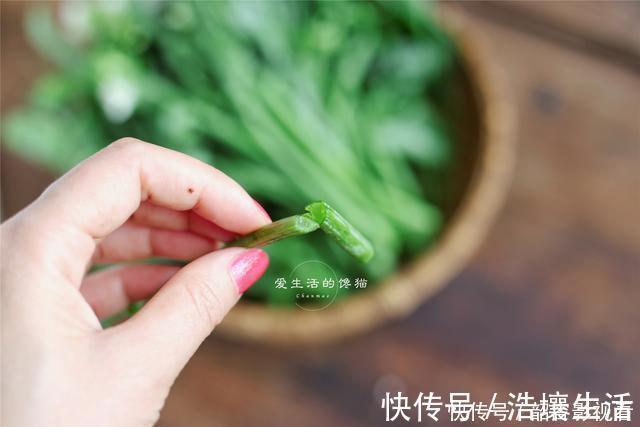 常熬夜就吃这菜，清心下火，通肠道，3元一大捆，难怪大婶抢着买