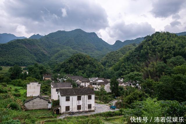 藏在皖南山里的古村，至今已600多年历史，景色美如“世外桃源”