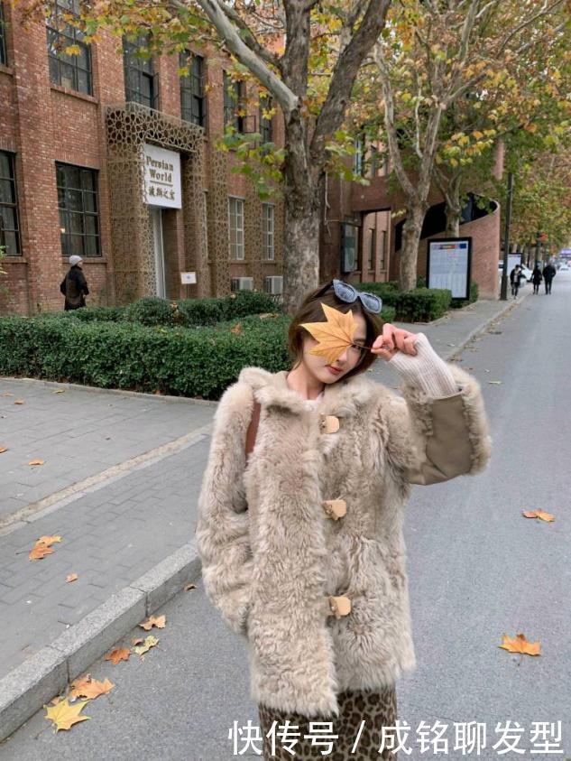 女人的冬装怎么少得了皮草,学会时尚博主的搭配,保暖有限贵气