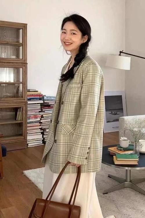 早春外套不用买太多，有这“3件”就够了，时髦百搭又高级