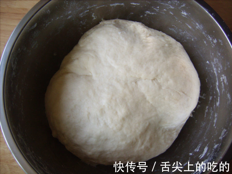 怎么烙饼才能不硬?和面是很关键的一步,教你一招,放3天也不硬