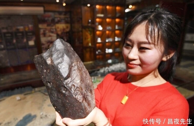 陨石价值有多高?贵州90后“猎陨”女孩,5年捡400公斤陨石