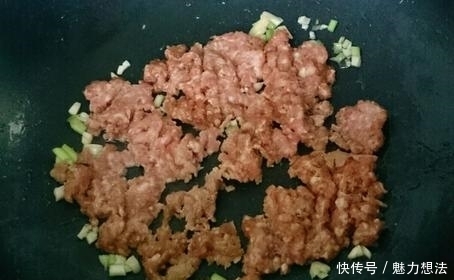 老公|茄子这样做不放一滴油，比肉好吃一百倍，老公把盘子都吃干净了！