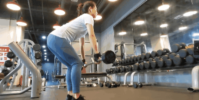 训练|女生为何要练背？一组高效练背动作，值得尝试