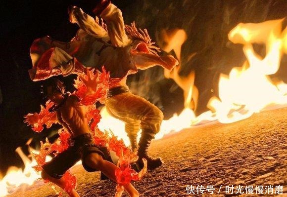 路飞|手办到底该如何摆放网友晒出照片,这是动漫人物穿越了吧