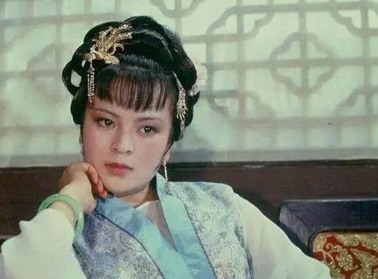 抄检!抄检大观园,爱挑礼的黛玉没反应,探春激烈反抗,宝钗搬走了,这是为什么?