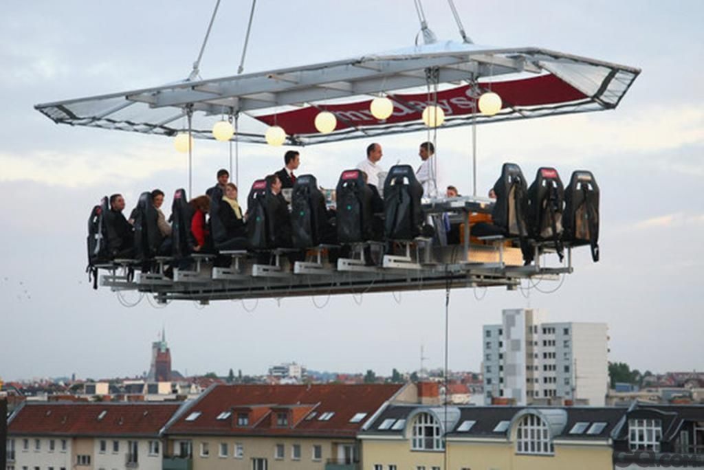 餐厅|世界上最危险的餐厅,吃个饭都要寄上安全带,大群土豪纷纷来体验