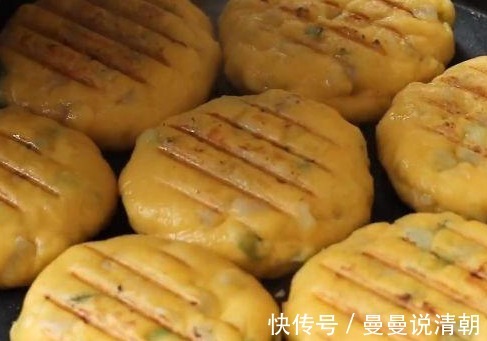 早餐饼新吃法,不放面粉,外焦里嫩,香甜可口,一出锅连吃3个