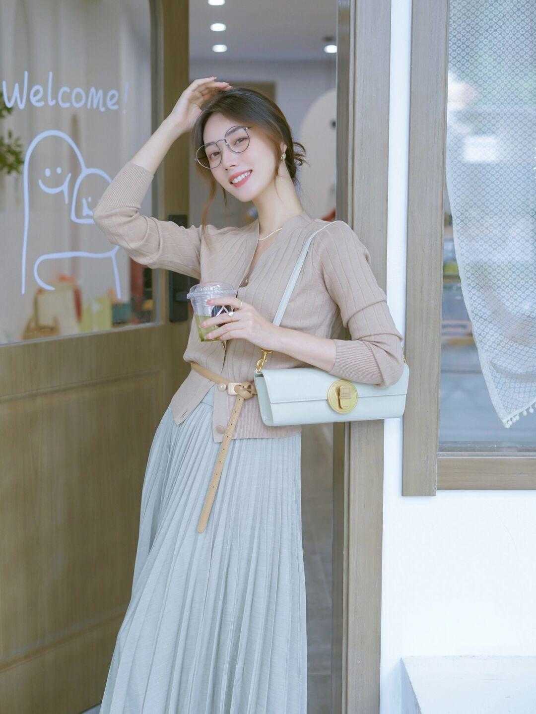 高跟鞋|无针织衫不秋天,这样简约又减龄,仿佛回到了青春活力,太好看了