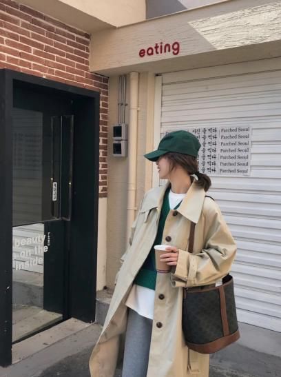 风衣穿得美不美，关键看内搭，早春选择这几款就对了