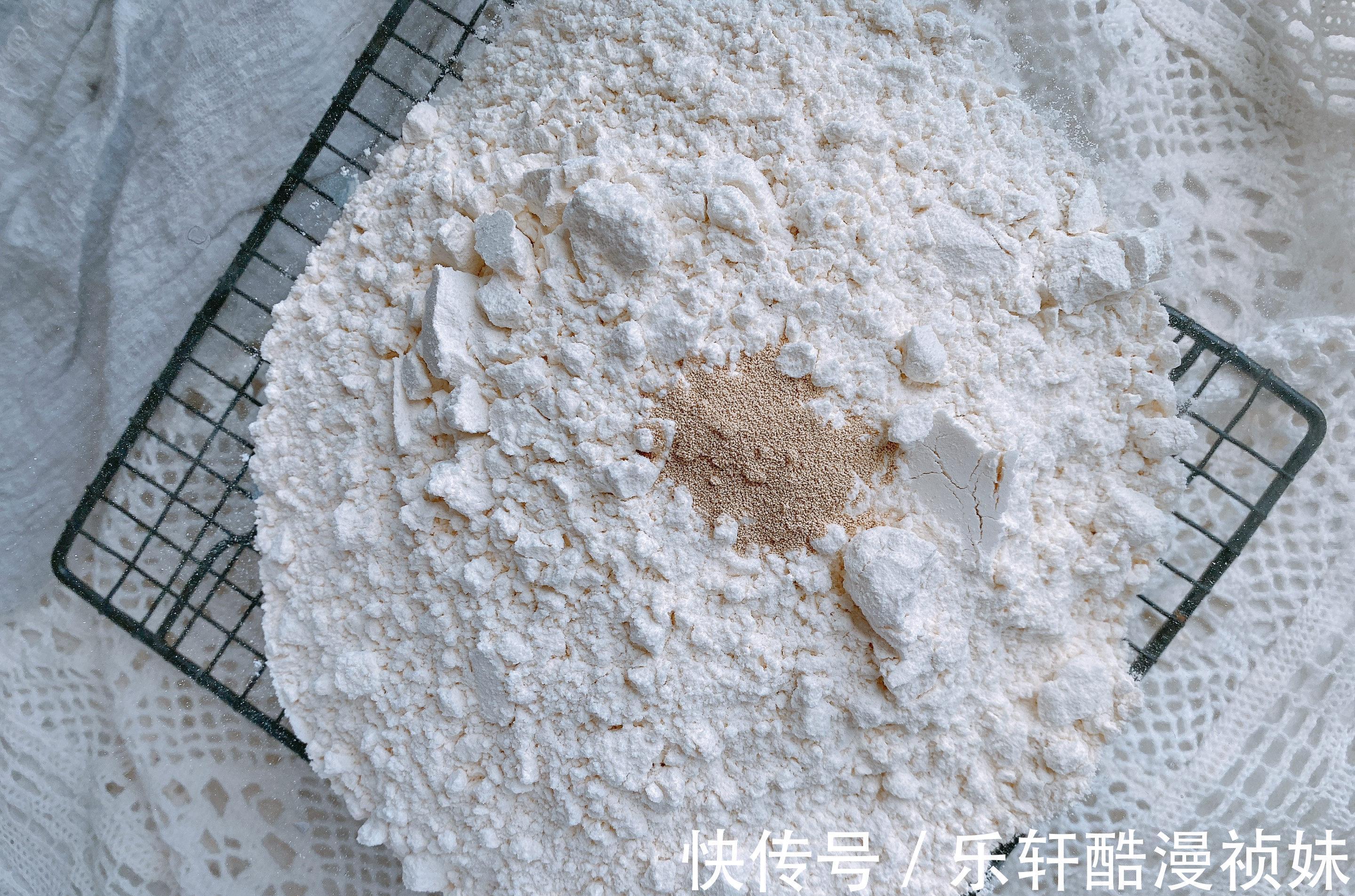 松软|浙江美食梅干菜饼，几十年老配方，馅料咸香，饼皮松软凉了也不硬