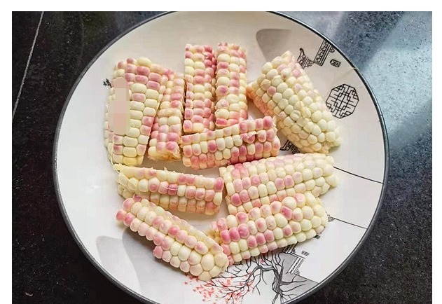 立秋后常做这道菜,食材加粉腌制,同玉米蒸熟上桌,鲜美不上火