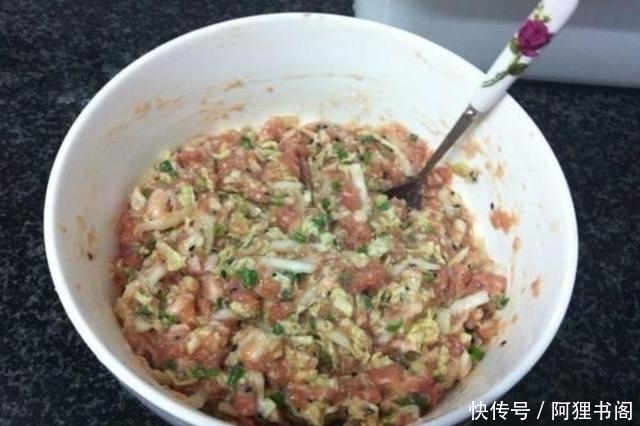  馅料|调饺子馅最忌讳这味调料，很多人不懂还要放，难怪饺子发柴又难吃