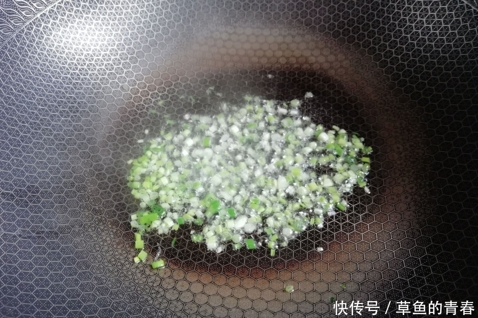 早餐迷上吃饼,不揉面不擀面,3分钟出锅,比包子油条好吃多了