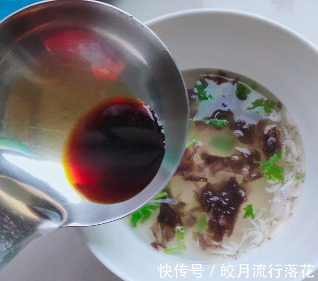 馄饨|紫菜酸汤馄饨，汤鲜味美，美味早餐！