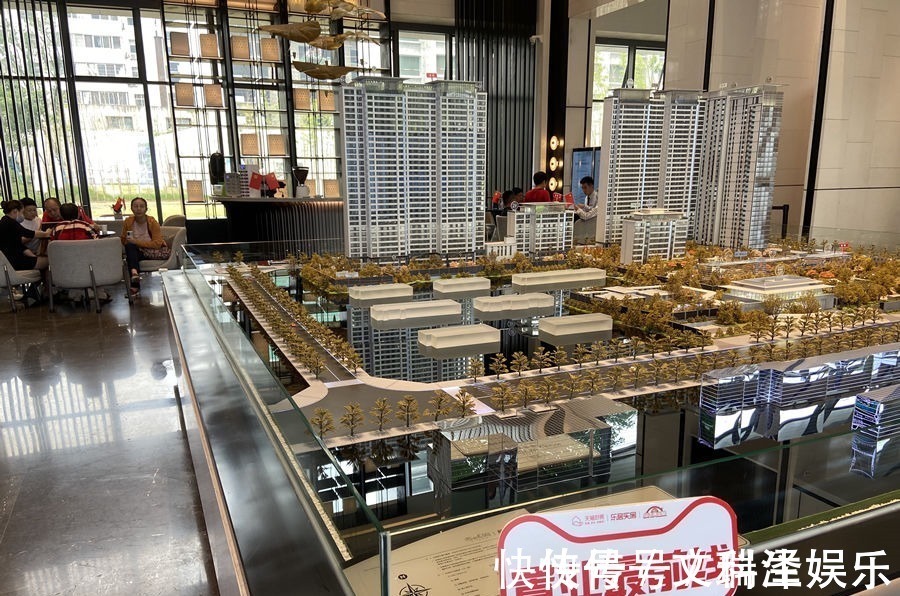 案场|黄金周探盘城市周边热盘不热 主城区人气回归明显