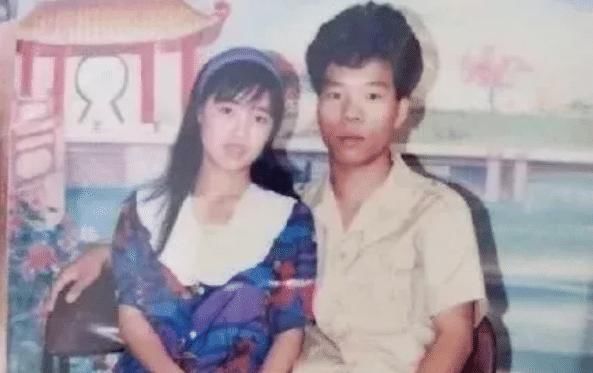 父母|“爸,我妈是被你绑架来的吗”看网友晒爸妈“结婚照”,笑抽了