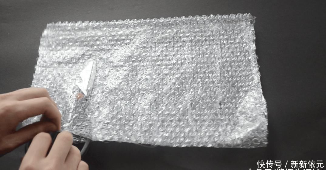 快递箱里的气泡垫别扔了, 没想到它作用这么大, 家家户户用的到