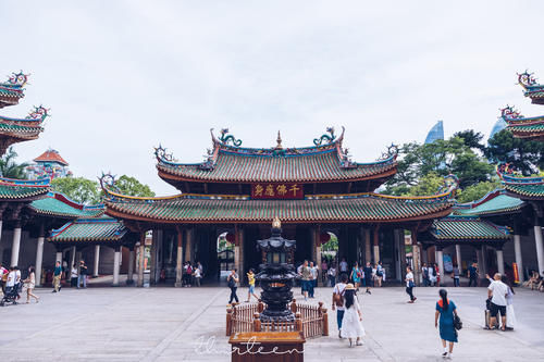 厦门南普陀寺，著名的闽南佛教胜地之一，门票免费且赠送一支香