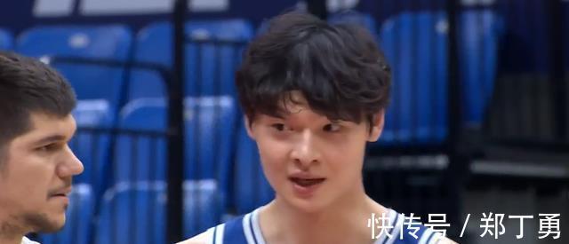 李春江|李春江马布里相隔20米对骂,双方球员忍俊不禁,王哲林憋住不敢笑
