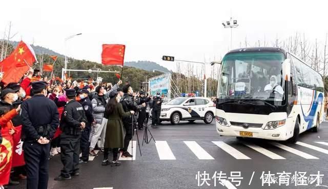 苏州酒店|中国女足再次做出表率,回国第一天恢复集训,中国男足却放假多天
