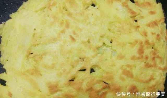 冬天,吃油条不如吃它,做1次不到3块钱,一拌一烙金黄酥脆超香