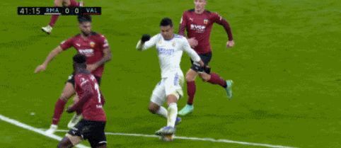 瓦伦西亚|疯狂开炮!巴萨巨星嘲讽皇马,手撕名帅!哈维也管不住他