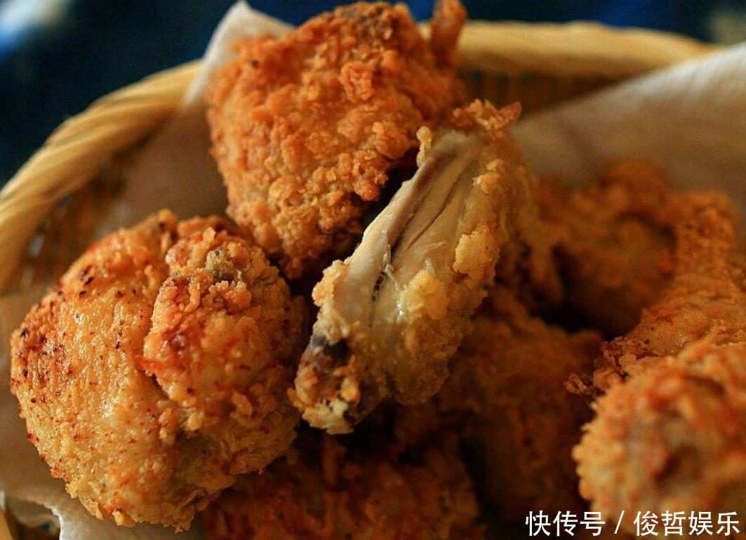 炸鸡裹面粉还是淀粉?学会这样做,外皮焦香酥脆,味道堪比肯德基