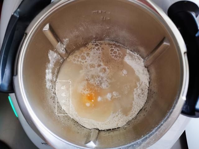 黑芝麻|想吃面包自己烤，低油低糖一次发酵，出炉面包蓬松柔软比买的健康