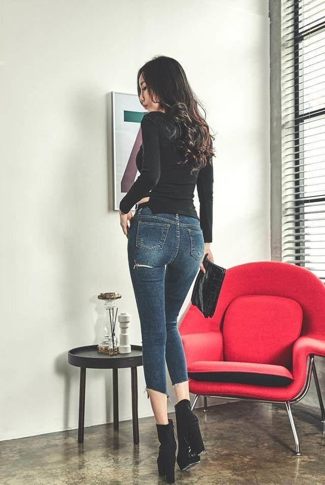 腰身|拥有纤细大长腿的牛仔裤美女,展示腰身美好曲线,彰显与众不同