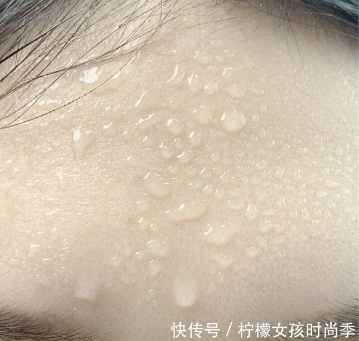 “清水洗脸”和“洗面奶洗脸”哪个更好？皮肤差距，很多人不知道