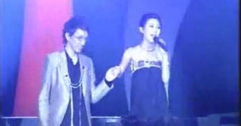 风流|从2米高台摔落仍坚持录节目，这么卖命是敬业，还是为还风流债？