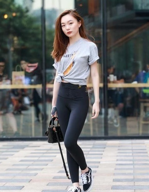 般的|街拍女神简洁大方的紧身打底裤小姐姐,仙女般的气质