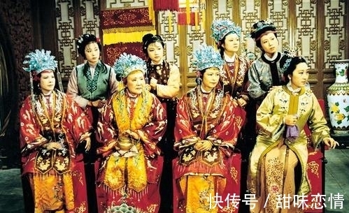 红楼梦$红楼梦:荣国府为什么是二儿媳当家?贾母的安排不是偏心是大智慧