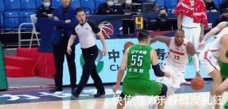 辽宁队|不能忍!韩德君起身后要揍威姆斯 幸亏有杜锋拦着