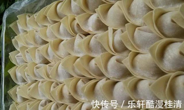 云吞皮|教你包馄饨，沾点水，一捏就好，下锅不破皮