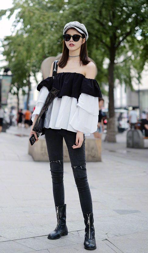 街拍:小姐姐身穿粉红色百褶裙,亮丽又大气,更显青春活力范