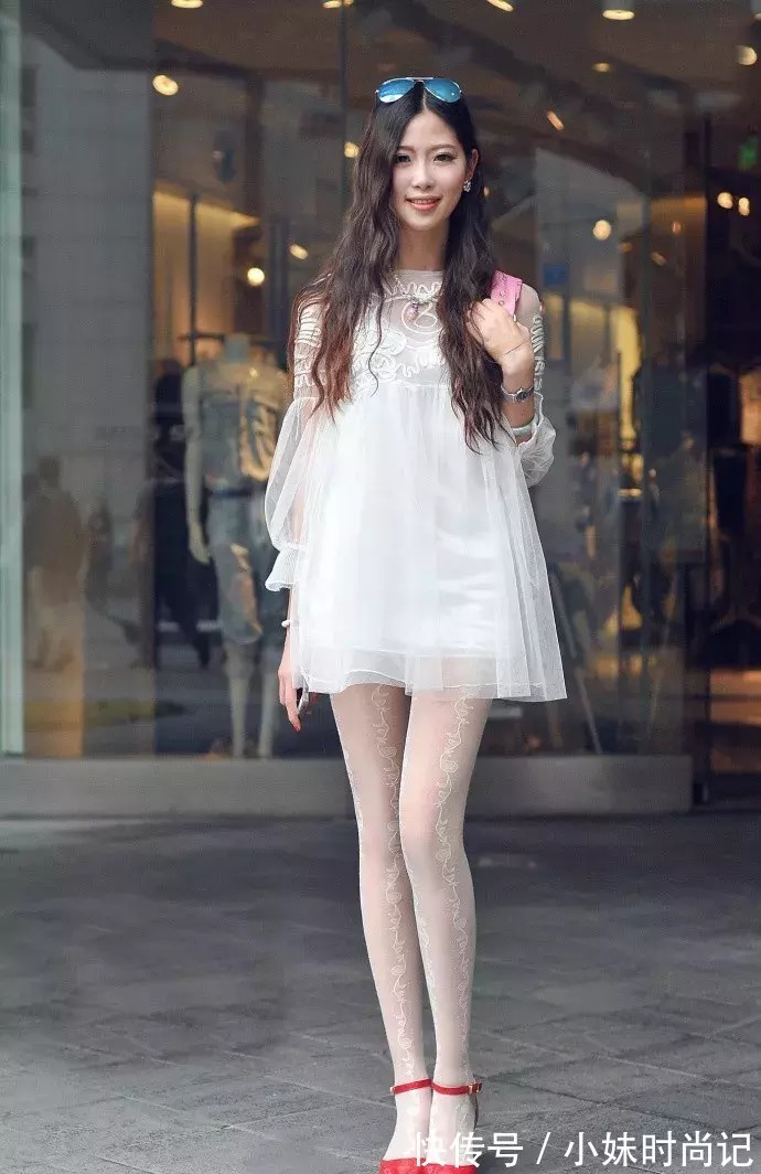 漆皮包 高跟鞋时尚穿搭,打造出优雅魅力的气质