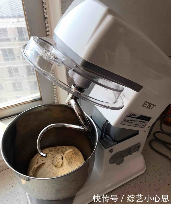 红糖馒头这样做，配方比例看下面，馒头香软蓬松，比买的好吃多了