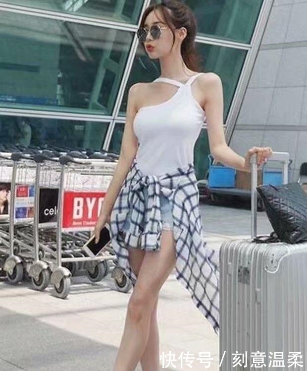 街拍:图3牛仔裤美女好美丽,简直撩人心弦!