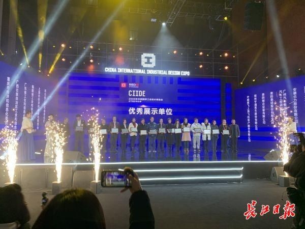  记者乔驰|设计师之夜上演 ，4件“武汉产”获“优秀作品”奖