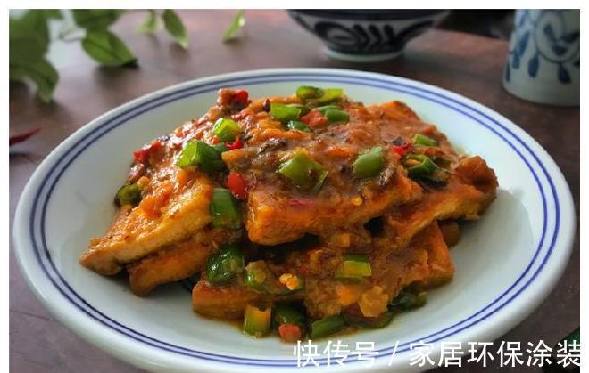豆腐的这种做法绝了，香辣入味，比肉还好吃，上桌家人抢着吃