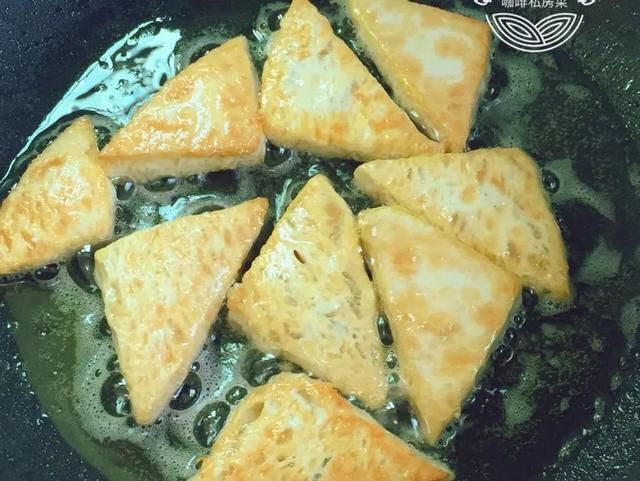 金黄嫩滑的焖煎豆腐,味蕾蠢蠢欲动了
