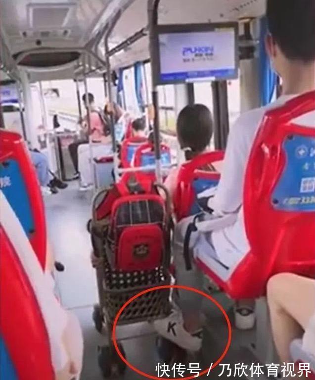 教养|地铁上一张照片引无数人怒赞:你的教养,就是孩子的起跑线