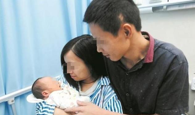 贫血|90厘米“袖珍”妈妈不听劝阻,坚持生下宝宝,孩子现状令人叹息
