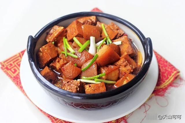  冬天，我家常吃的豆腐做法，满满胶原蛋白，解馋又暖和